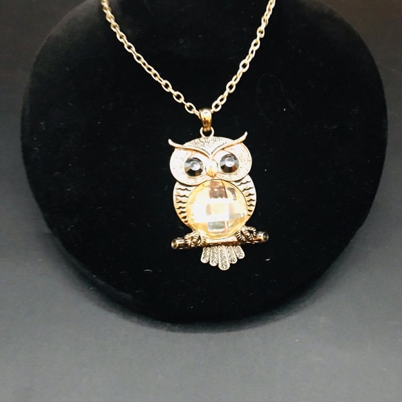 GOLD TONE OWL PENDANT NECKLACE EUC BY ACCESSORIZE - Picture 2 of 7
